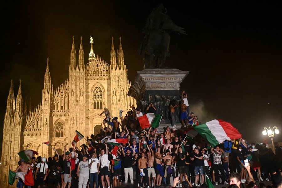 Rome không ngủ ăn mừng Italy vô địch EURO 2020