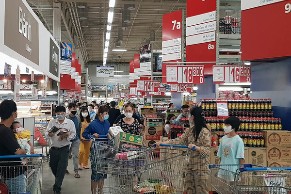 Người TP.HCM từ nơi này qua quận khác mua đồ có vi phạm Chỉ thị 16?