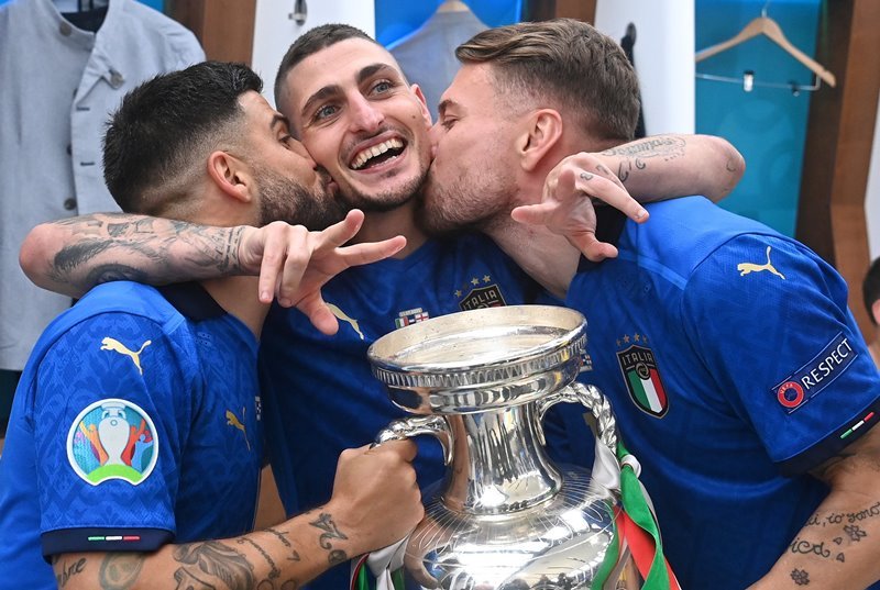 Cầu thủ Italy quẩy tưng bừng trong phòng thay đồ sân Wembley