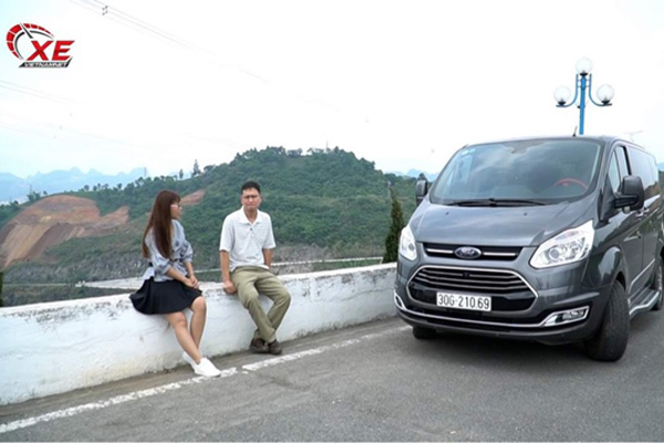 Bán xe cũ 200 triệu, sắm Ford Tourneo ‘siêu’ rộng rãi