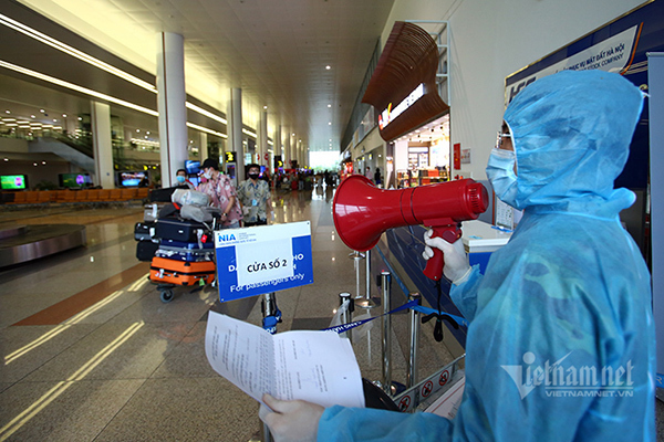 Hà Nội đặt mục tiêu kiểm soát dịch thật nhanh, nhưng không 'ngăn sông cấm chợ'