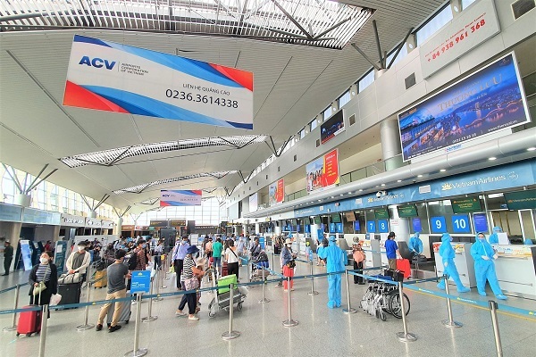 Điều tra 1 bệnh nhân Covid-19 bay lòng vòng qua nhiều tỉnh để trốn cách ly