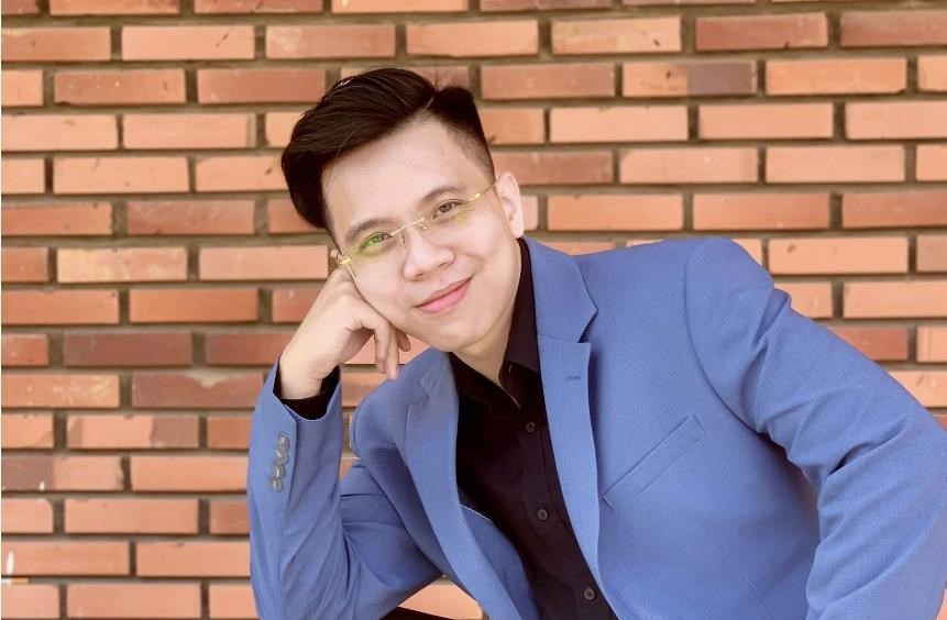 Điều ít biết về thầy giáo 9X dạy tiếng Anh đang 'hot' ở Sài Gòn