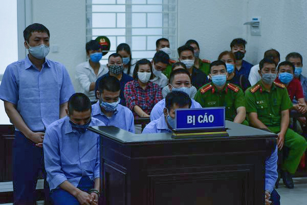 Mở lại phiên tòa vụ bảo kê logo 'xe vua' của các cựu thanh tra giao thông ở Hà Nội