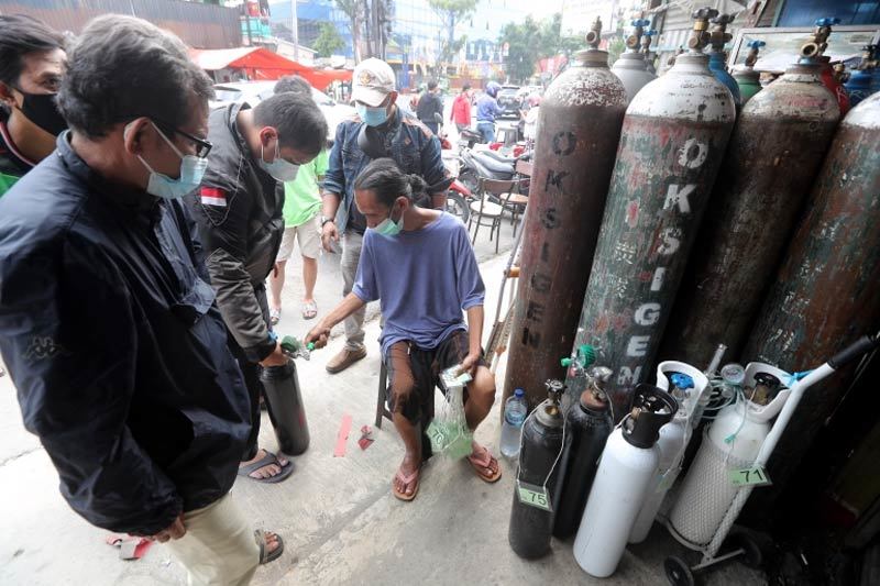Cuộc vật lộn lùng tìm oxy cứu bệnh nhân Covid-19 ở Indonesia