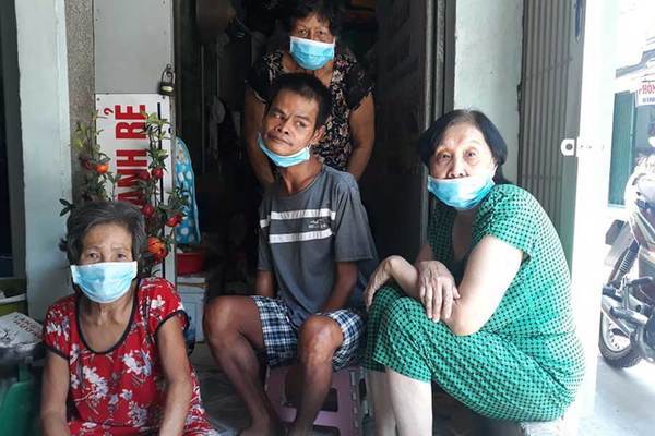 Dịch bệnh hoành hành, bà chủ nhà trọ ở TP.HCM lo miếng ăn cho người nghèo