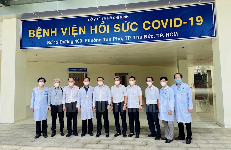 Bí thư TP.HCM Nguyễn Văn Nên khảo sát Bệnh viện Hồi sức Covid-19