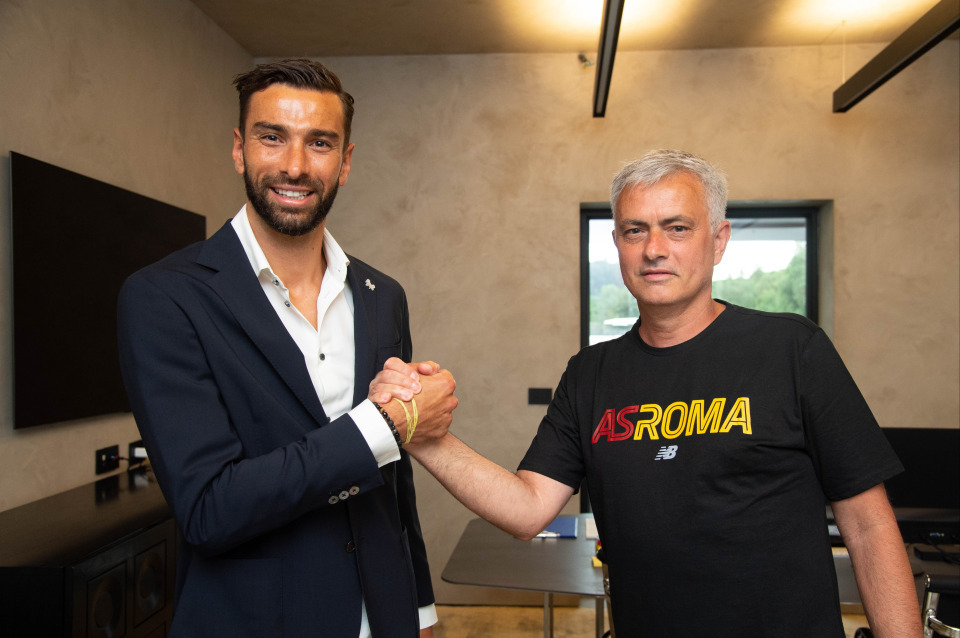Mourinho tuyển mộ tân binh đầu tiên ở AS Roma