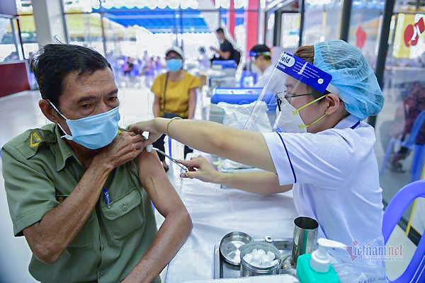 Vắc xin cho chú Tư