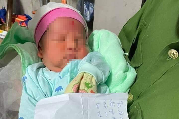 Phát hiện bé trai sơ sinh bị bỏ rơi ở sát cánh đồng huyện Ứng Hòa, Hà Nội