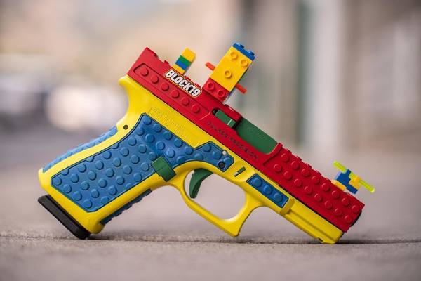 Súng bắn đạn thật hình đồ chơi Lego gây tranh cãi