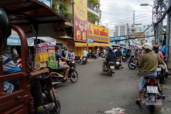 Túc trực 24/24h, Sài Gòn xử phạt nặng hành vi gom hàng trục lợi