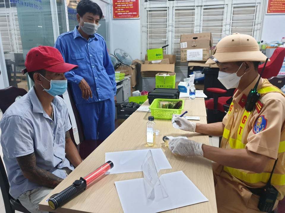 Tài xế dương tính với ma túy “thông” chốt kiểm dịch
