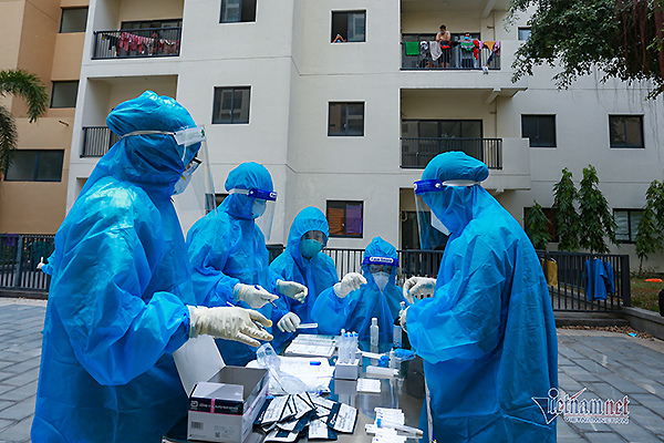 Inside a field hospital in HCM City