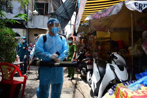 Hà Nội tìm người tới chợ Giảng Võ, bưu cục chuyển phát nhanh liên quan F0