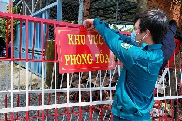 Nữ y tá cầu cứu xin đi làm sau 38 ngày bị phong toả