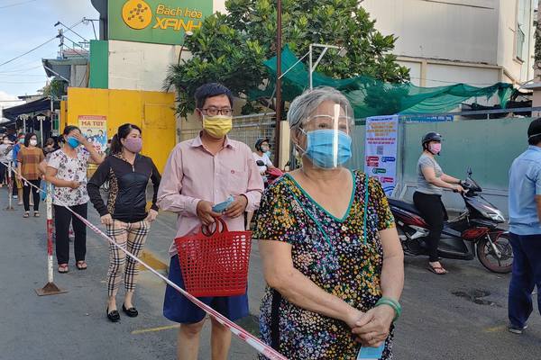 TP.HCM xem xét thí điểm mở lại chợ truyền thống