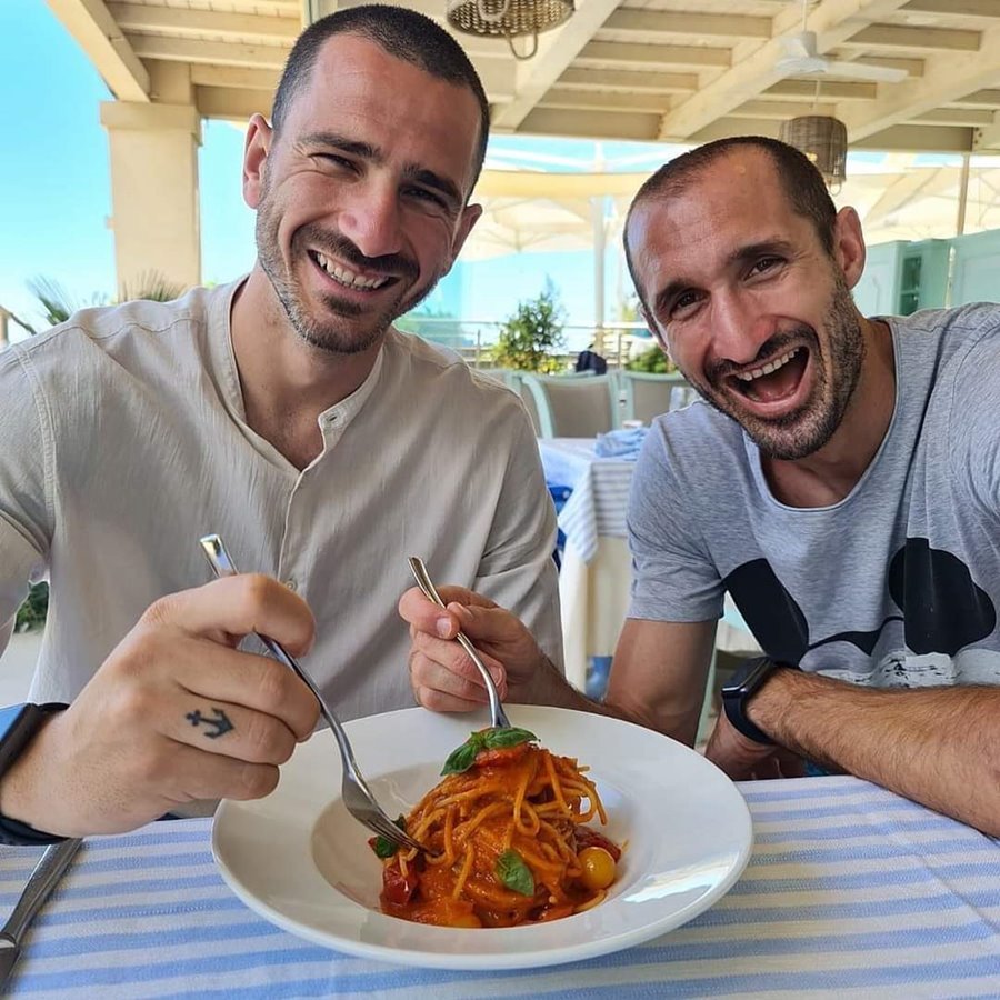 Bonucci - Chiellini: Cặp tình nhân trên sân cỏ