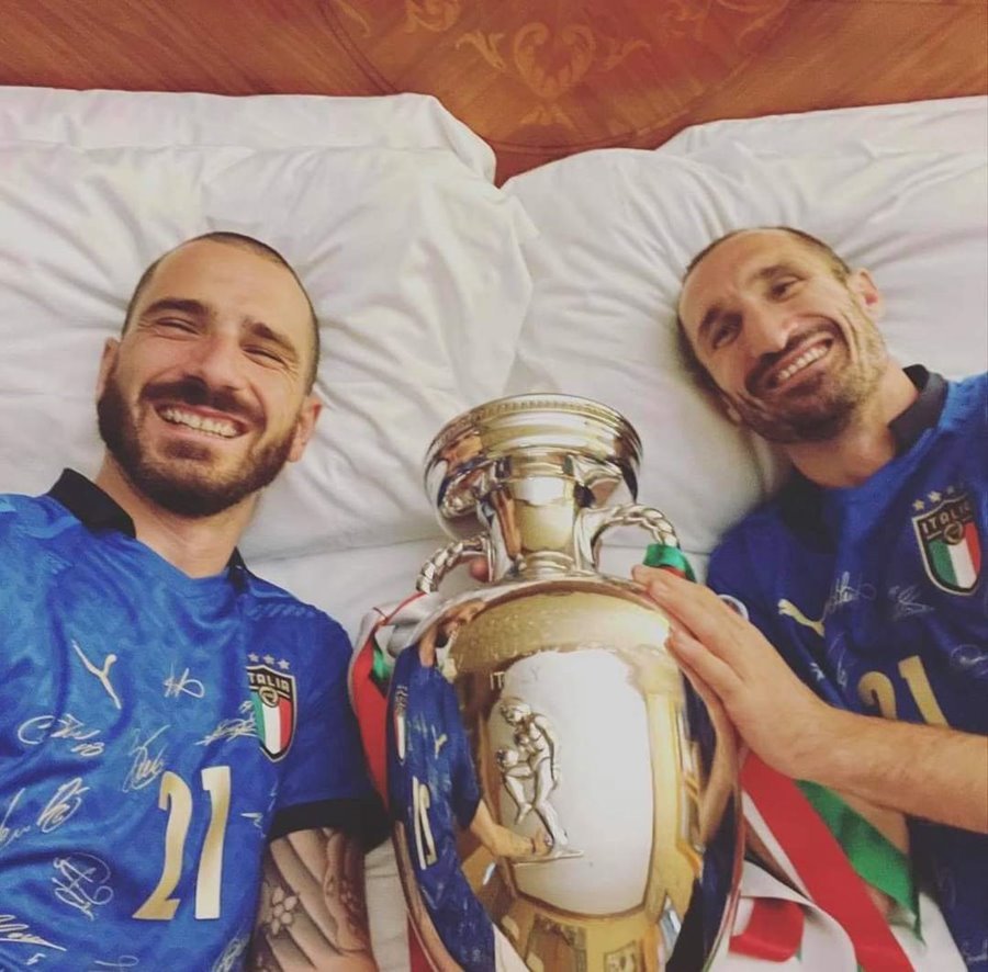 Bonucci - Chiellini: Cặp tình nhân trên sân cỏ