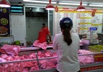Thịt lợn dân bán tại chuồng 57 nghìn/kg, về Sài Gòn 200 nghìn/kg