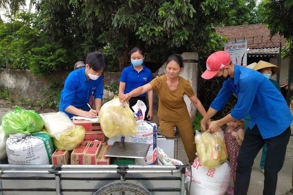 Người dân Thanh Hóa hỗ trợ nhu yếu phẩm 'Hướng về thành phố mang tên Bác'