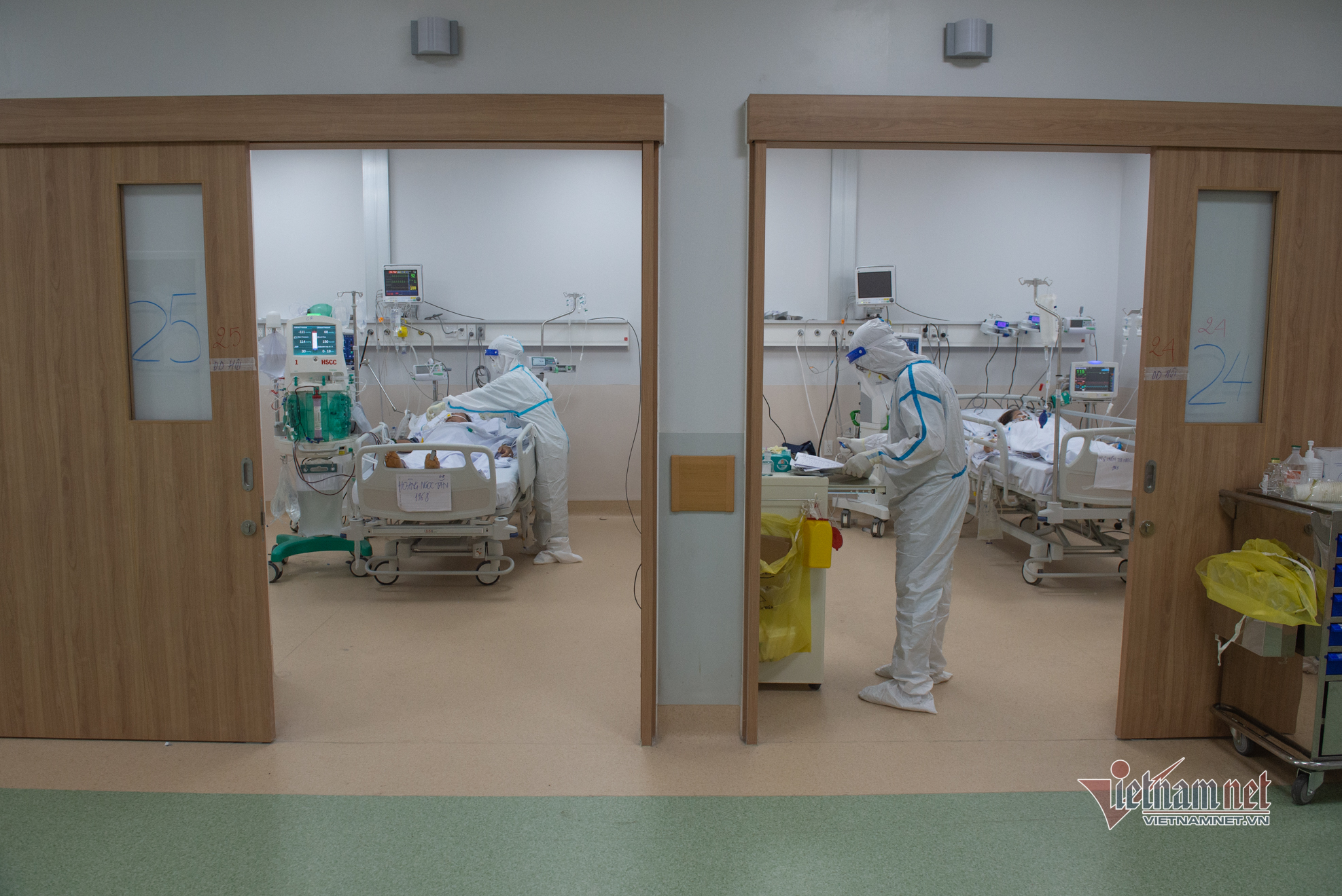Hình ảnh bên trong bệnh viện điều trị bệnh nhân Covid-19 nặng ở TP.HCM