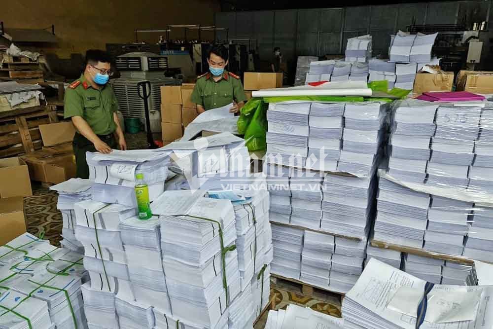 Tạm giữ hơn 40 nghìn cuốn sách nghi in lậu ở Hà Nội