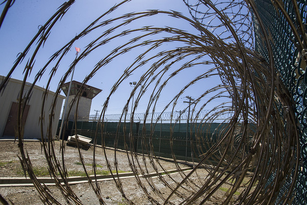 Mỹ chuyển phạm nhân khỏi nhà tù ở Vịnh Guantanamo