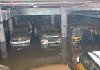 Hơn 400 ô tô ngập sâu dưới nước trong hầm chung cư