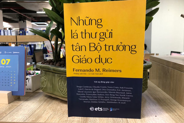 Ra mắt cuốn sách 'Những lá thư gửi tân Bộ trưởng Giáo dục'