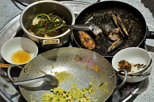 Bữa cơm từ rau, củ hỏng ‘mót’ ở chợ của chị công nhân thất nghiệp