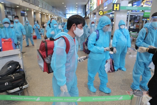 200 người dân Bình Định rời TP.HCM về quê trên chuyến bay miễn phí