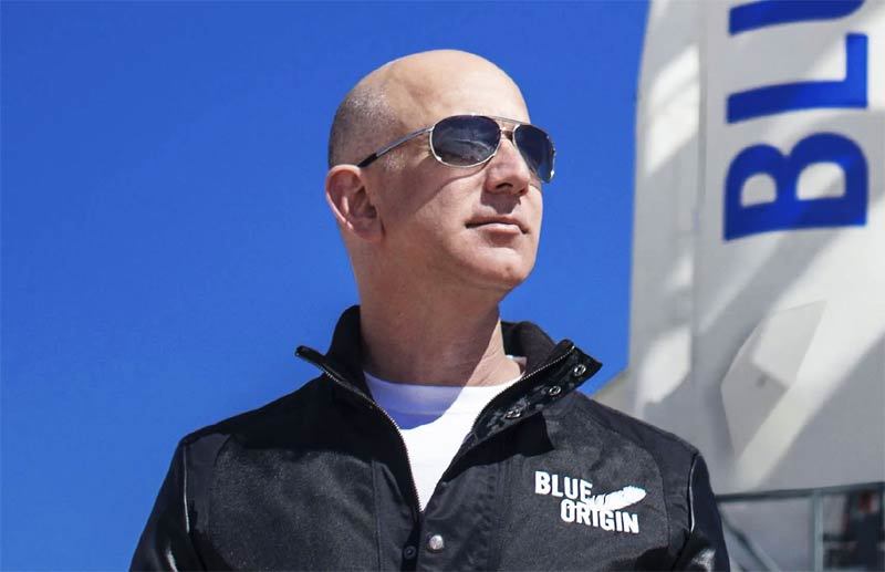 Tỷ phú Bezos bay lên vũ trụ thành công