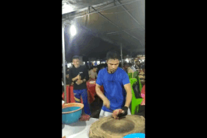 Thót tim cảnh múa dao chế biến cá ‘có một không hai’