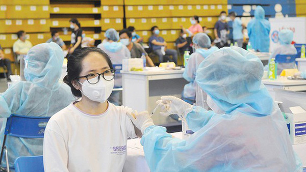 Vietnam races for vaccination drive