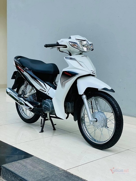 Xe Số Bình Dân Honda Blade Cũ Được 'Hét' Giá Gần 200 Triệu Đồng