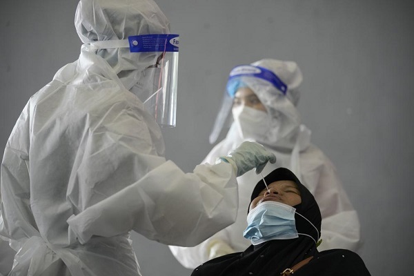 Malaysia chìm trong ‘đen tối’, Nga thử nghiệm kết hợp vắc xin Covid-19