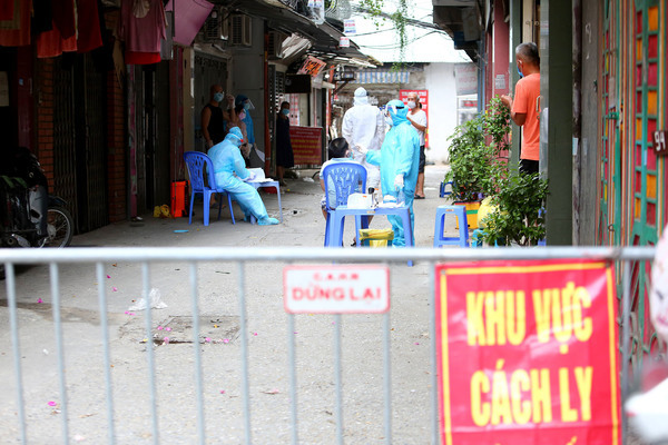 Hà Nội tìm người tới quán ăn, cà phê ở quận Ba Đình liên quan ca Covid-19