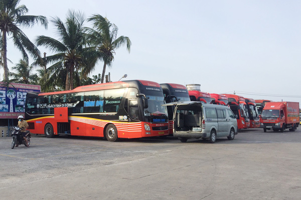 Phú Yên có 118 ca Covid-19 xuất viện, 50 xe chở người từ TP.HCM về