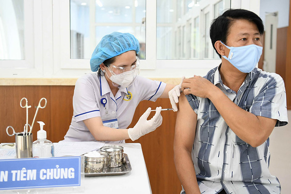 TP.HCM tiêm vắc xin Covid-19 đợt 5, người lớn tuổi và có bệnh nền được tiêm