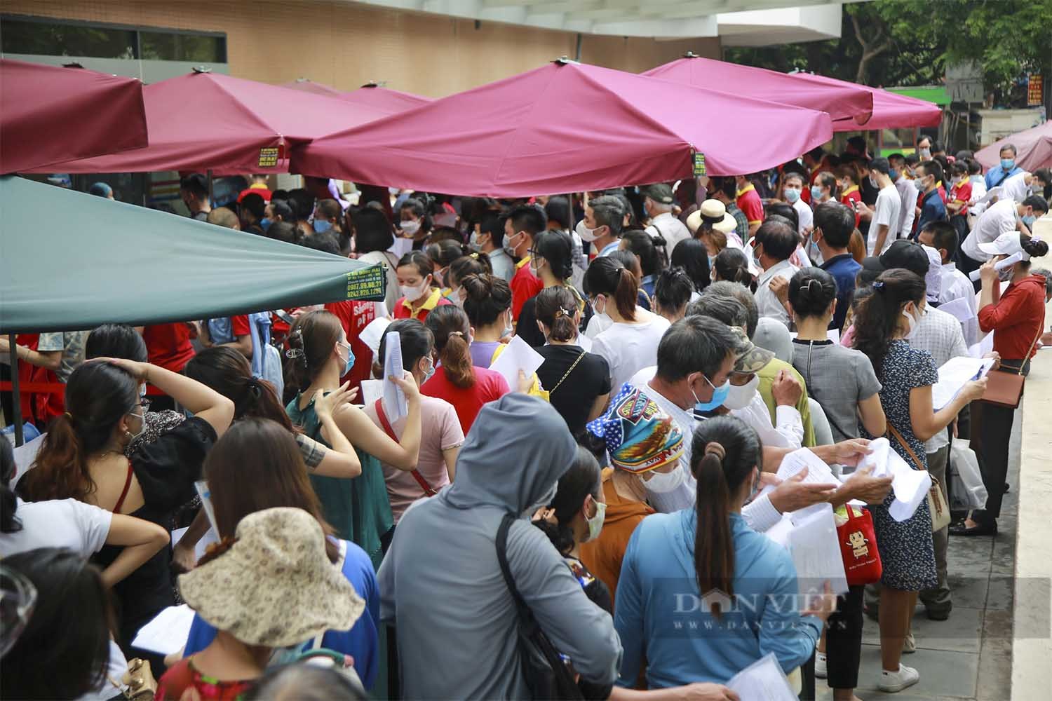 Bí thư Hà Nội chỉ đạo nóng, Bệnh viện E tiếp thu và tạm dừng tiêm vắc xin