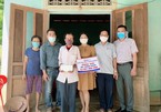 Bé Tuấn Nam đón nhận gần 53 triệu đồng từ Báo VietNamNet