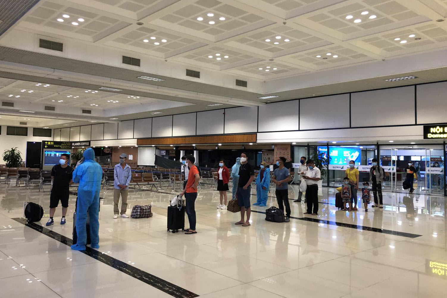 Người từ TP.HCM, các tỉnh đang giãn cách về Nội Bài cách ly tập trung ở đâu?