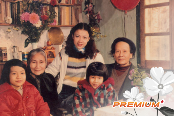 'Người ta ngẩng lên trời cao, sao con cắm đầu xuống đất'