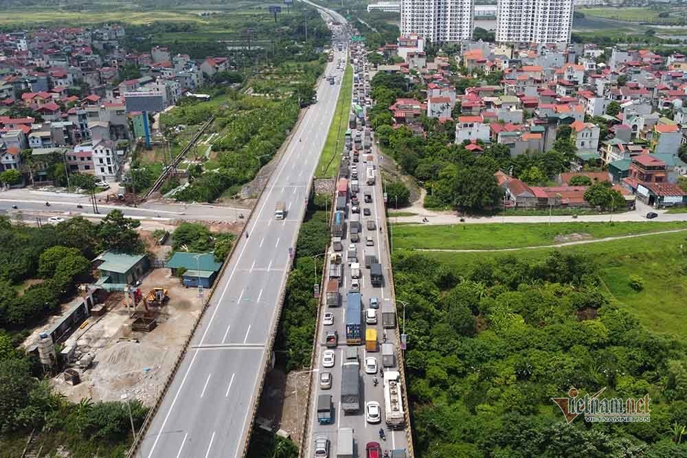 Thông điểm nghẽn hàng thiết yếu: Không chỉ là lương thực, thực phẩm