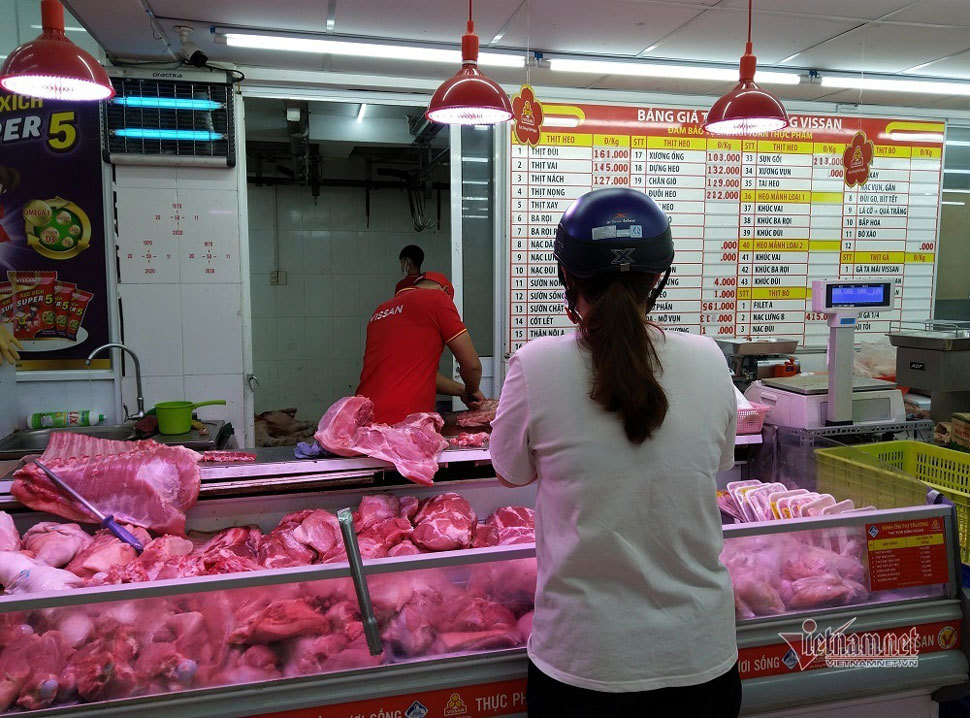 Lợn, gà tại trại giá rẻ lắm, về đến Sài Gòn lại cao ngất