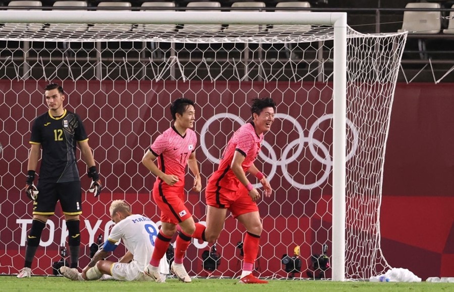 Olympic Hàn Quốc vùi dập Romania, bảng B căng như dây đàn