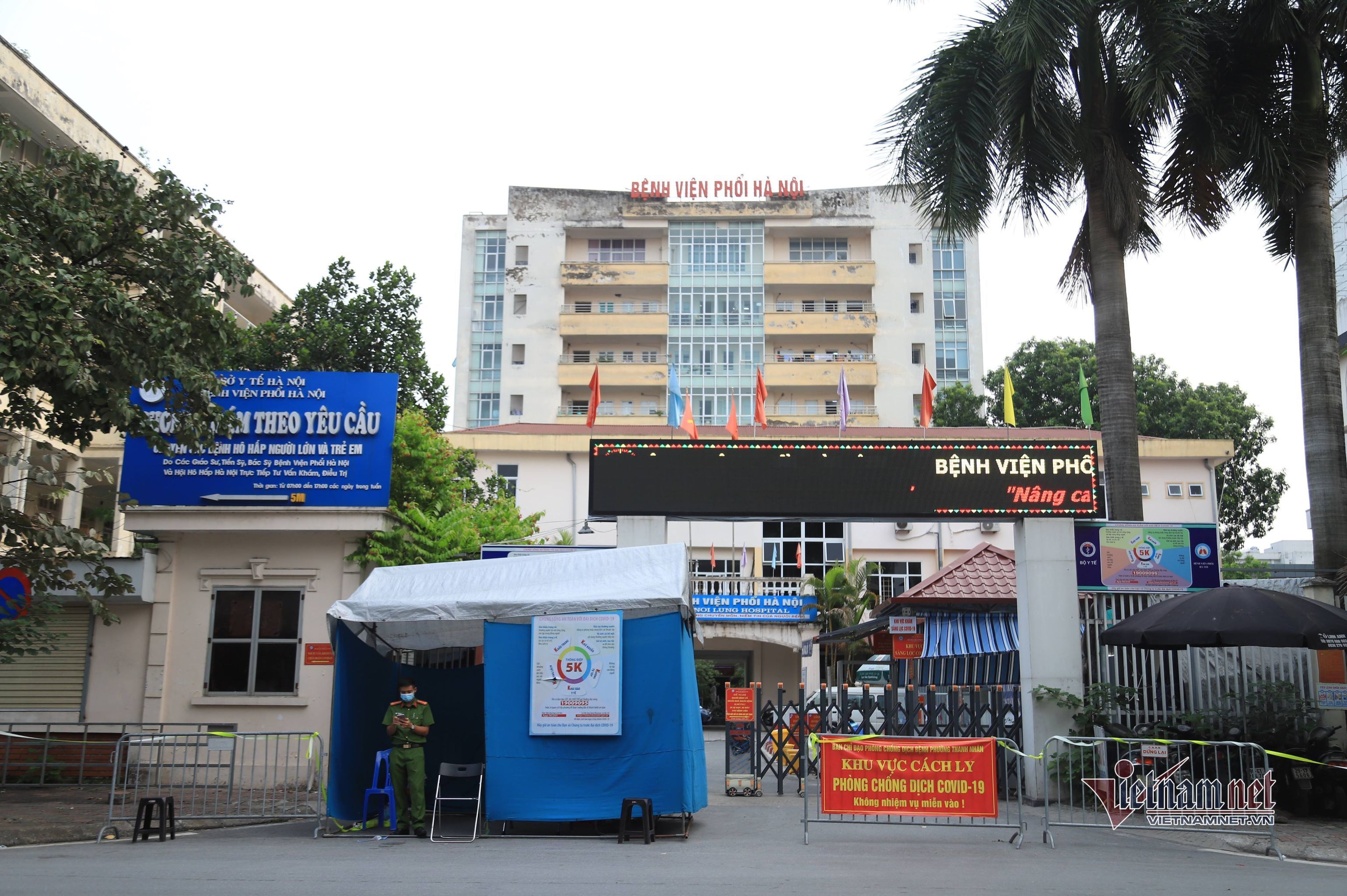 Bệnh viện Phổi Hà Nội thêm 15 ca dương tính SARS-CoV-2