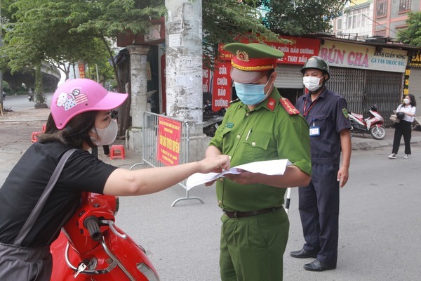 Đi làm tại Hà Nội cần giấy tờ gì để qua các chốt kiểm dịch?