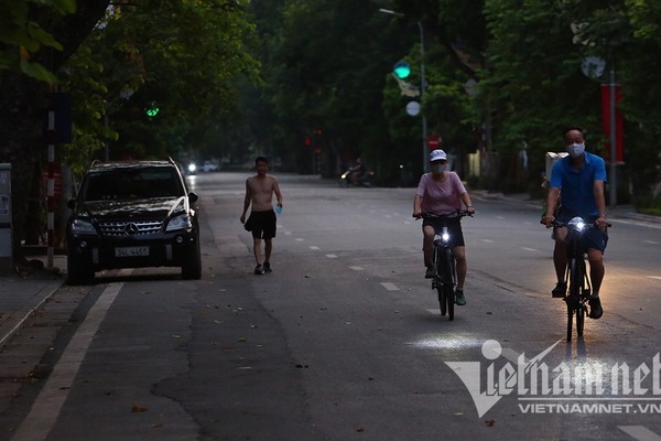 Cầm theo rau, gạo đi tập thể dục có bị phạt?